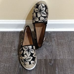 espadrilles in black and gold leaves
